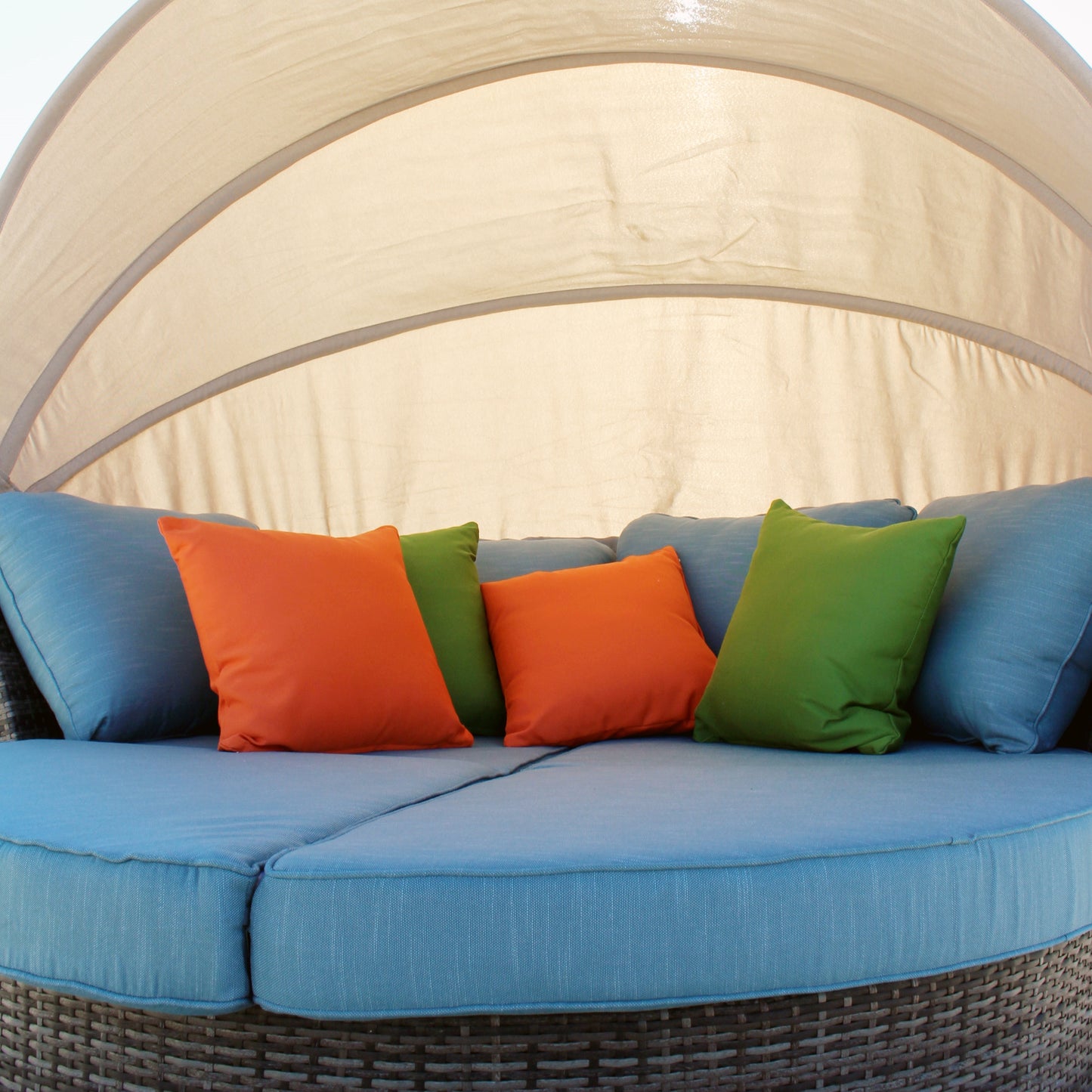 ECLIPSE Woven Daybed